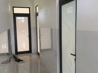 Thi Công Cửa Phòng Ngủ Với Chất Liệu Nhôm XingFa